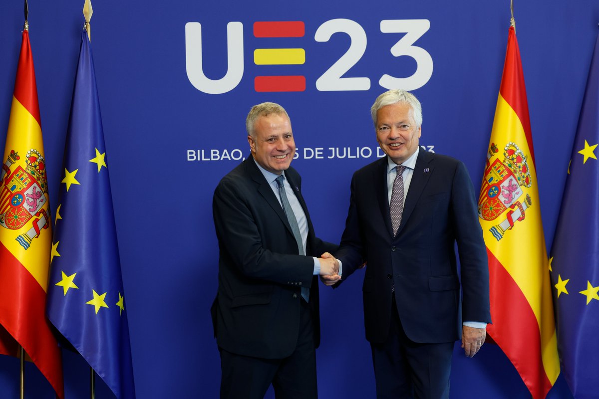 🔹 Hoy hemos participado en el encuentro sobre consumo que se celebra en el marco de la Presidencia Española del Consejo de la Unión Europea.

💼 Las reuniones mantenidas tienen un objetivo: proteger a las personas consumidoras mientras avanzamos hacia un modelo más sostenible.