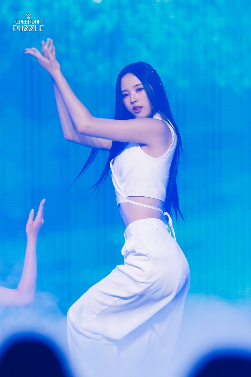 tripleSbraSil's tweet photo. #tripleSpic | Novas fotos da S1 #SeoYeon 🐶 e da S3 #JiWoo 🐻 no stage de #Overwater da All-Rounder Battle do #QueendomPuzzle 🧩! ⚡

#tripleS #트리플에스 #トリプルS #YoonSeoYeon #LeeJiWoo https://t.co/4JVwObIwvp