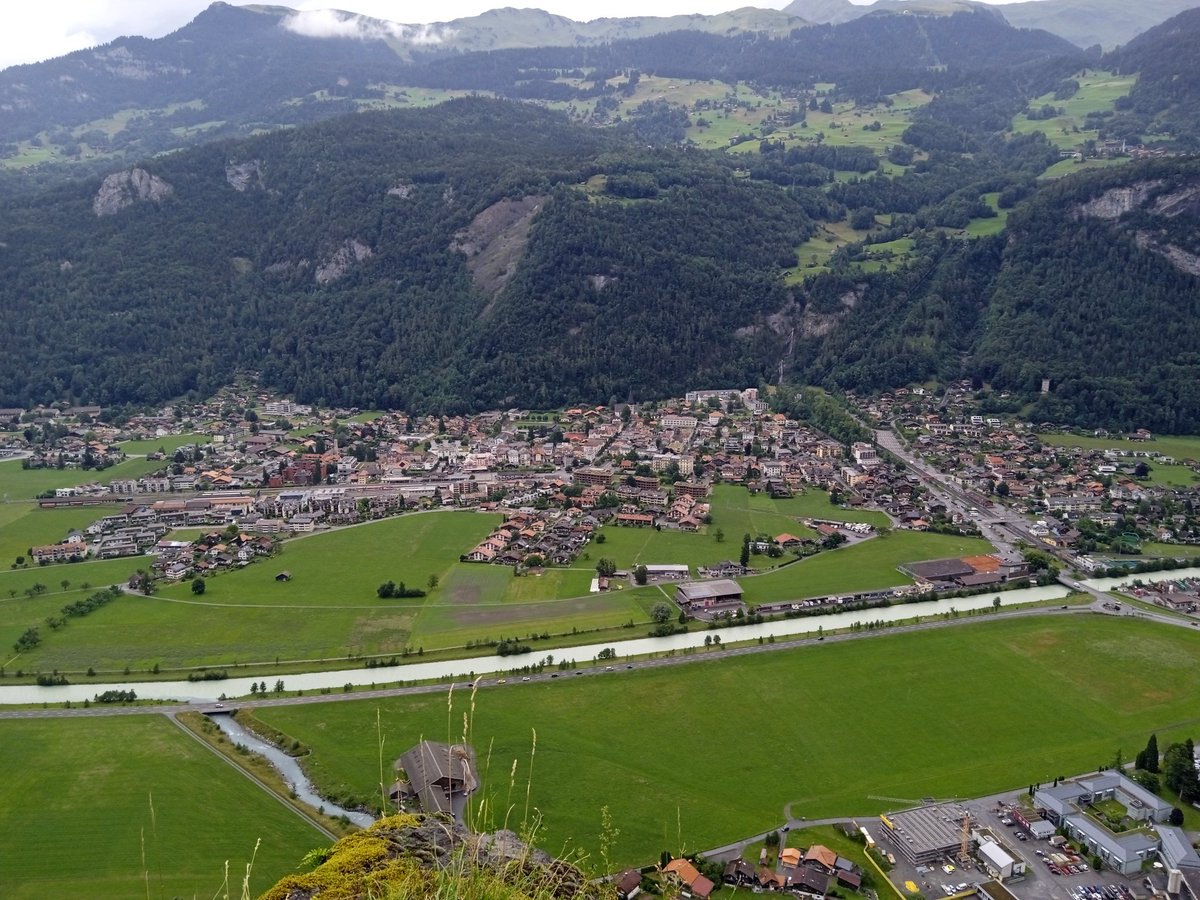 I tried to find things that are not mountains to take pictures of today. I was only partially successful.