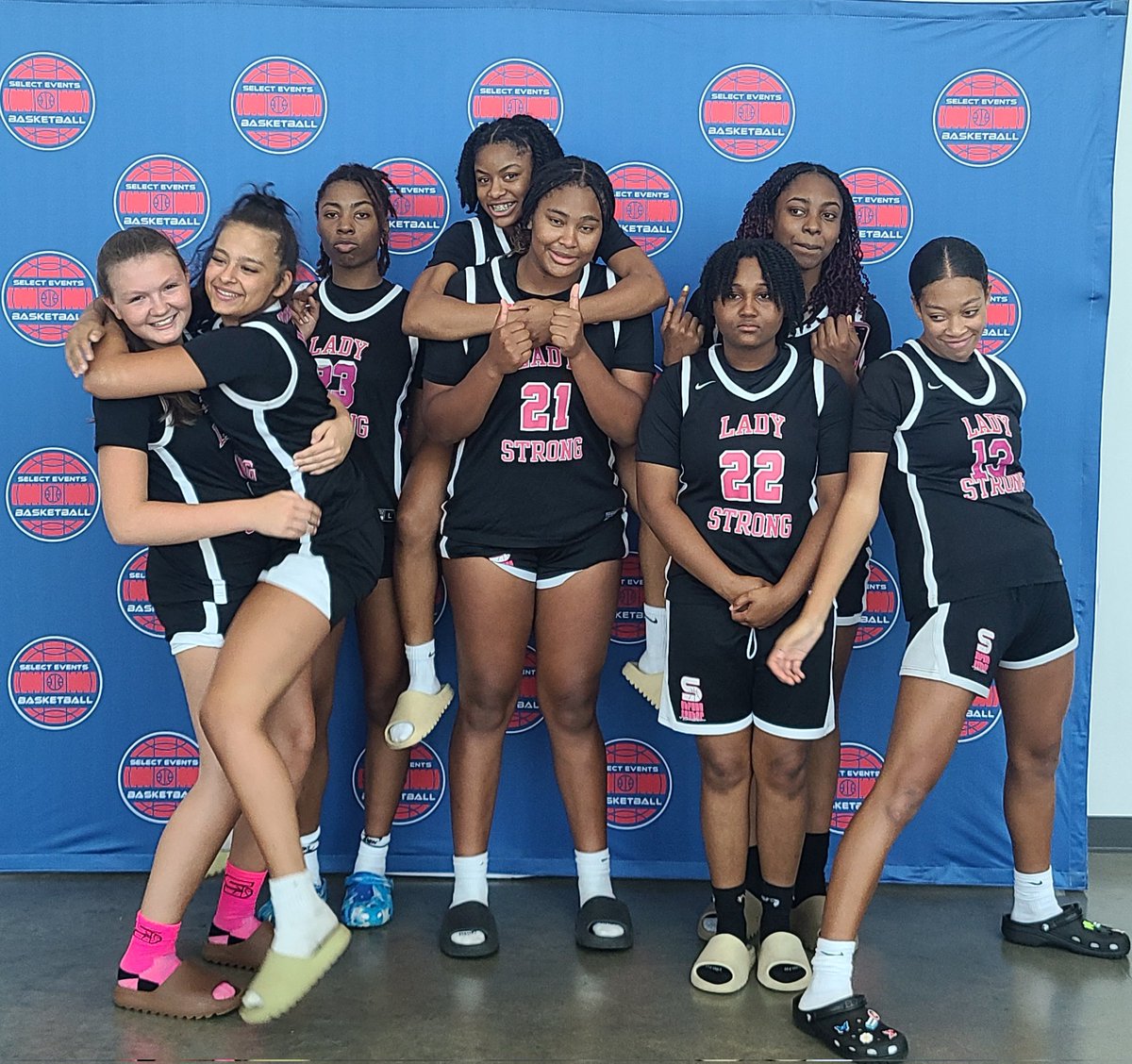 Congrats, ladies, on a fantastic season‼️ We finished the 2nd half of July with a record of 8-1! Way to work #TheStrongWay💪 Great team ball✅️ Great attitudes✅️ Great energy✅️ Great effort✅️ Great bball family time✅️ Great #LastRide for our 2024s✅️ Job well done‼️