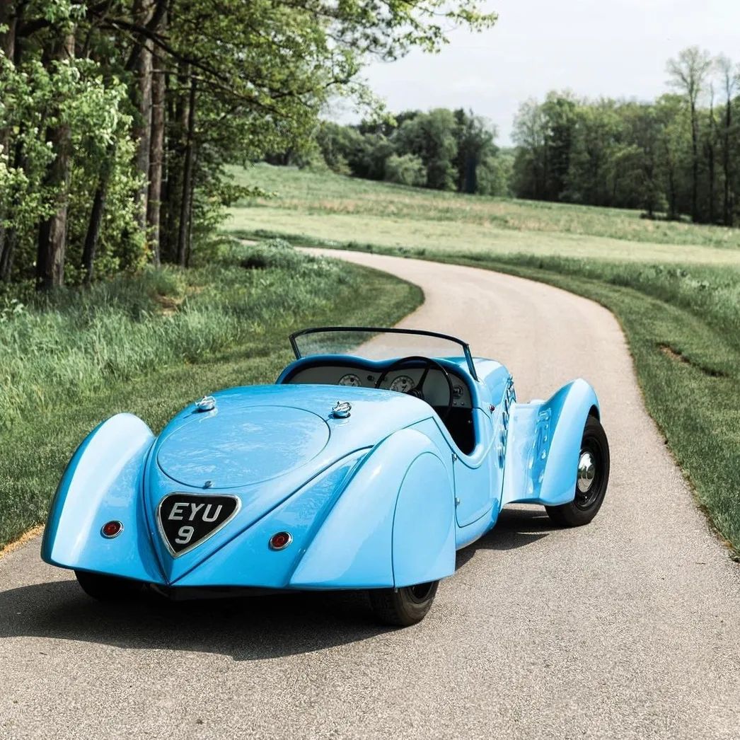 winnie_car's tweet photo. With this beautiful Peugeot 402 Darl'mat Special Sport Competition Roadster I wish a happy "14 Juillet" to my French friends.#ford #mustang #mustanggt #oldmustang #oldcar
#Fordmustang #s550only #shelby #shelbygt500
#mustangfanclub #classiccars #classiccarsforsale https://t.co/7ut1LRm8lv