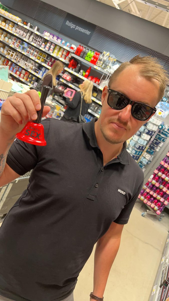 qLimAxzU tweet media