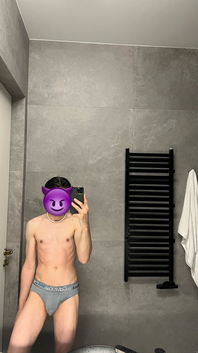 Arteeboyy's tweet photo. A quick selfie while a horny twink is waiting for me in the bedroom next door 🥵😈

RT if you want to see me fucking this young boy so hard 🍑🍆

#twunk #gay #twink https://t.co/Pf3RiEthHr