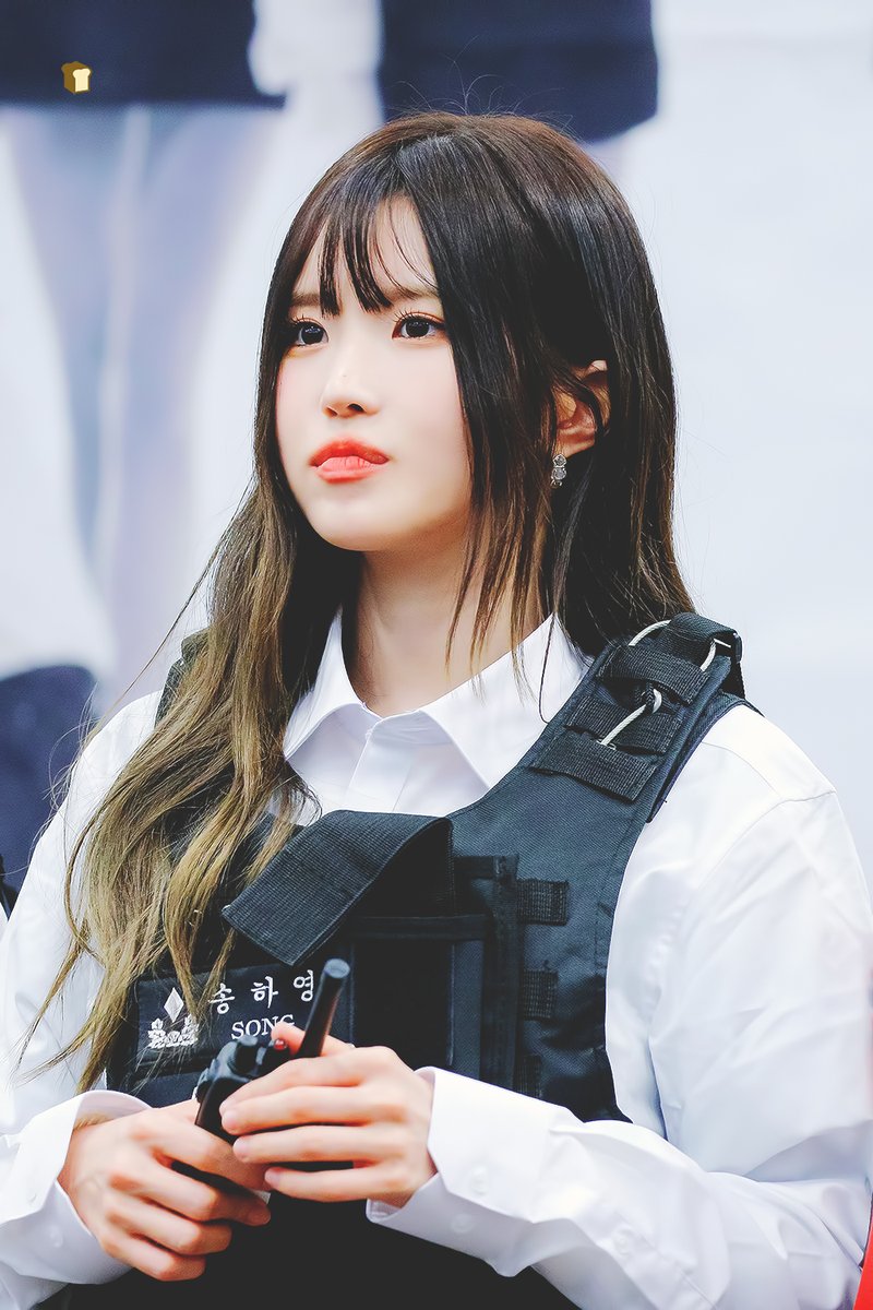 zeroduck929's tweet photo. 230723 #프로미스나인 #fromis_9 #송하영
@realfromis_9 https://t.co/Zyj1OXzQ3i