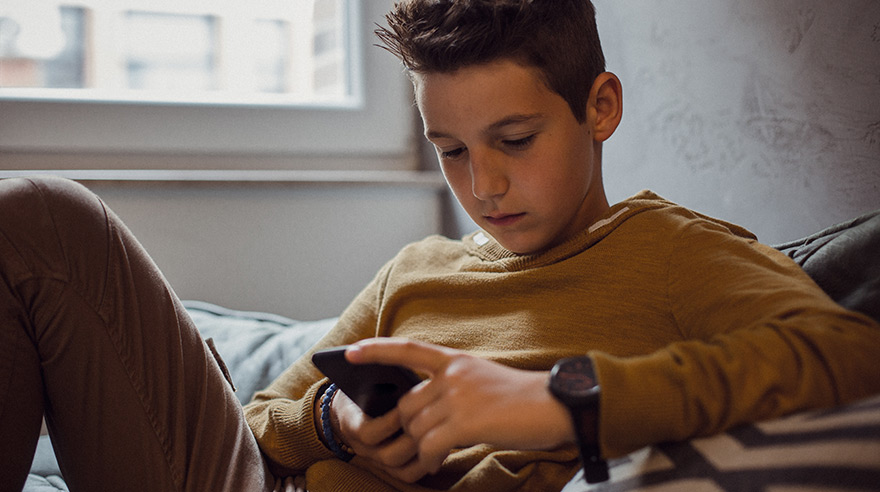 sharphealthcare's tweet photo. Forty percent of children ages 8 to 12 use social media, with the percentage rising to 95% for youths ages 13 to 17. ➡️ https://t.co/Cf23qMyOxC https://t.co/uq15IZKwCG