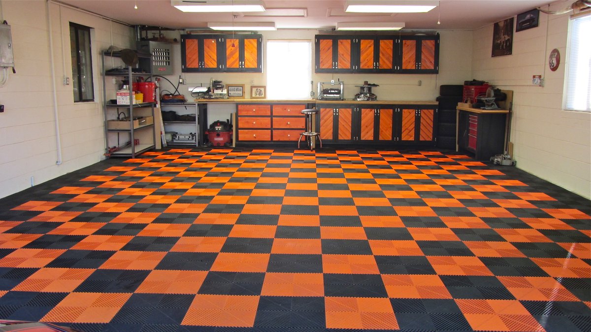 Swisstrax's tweet image. This garage has never looked better! Imagine what your garage can look like after it&apos;s Swisstrax transformation. 

Ready to transform your garage? Click this link to explore the product in this photo: bit.ly/31Av5nS

#garageflooring #modularflooring #garagemakeover