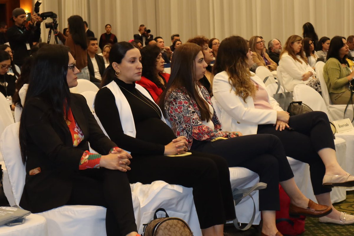 utpl's tweet photo. 📍@EduSuperiorEc,  @UNESCOQuito y @utpl presentan las «Jornadas de ciencia, tecnología e innovación con enfoque de género» como parte del #ProgramaAtenea para fortalecer la participación de las mujeres en la ciencia y tecnología en el #Ecuador👩‍💻👭 https://t.co/UOaLVNdldN