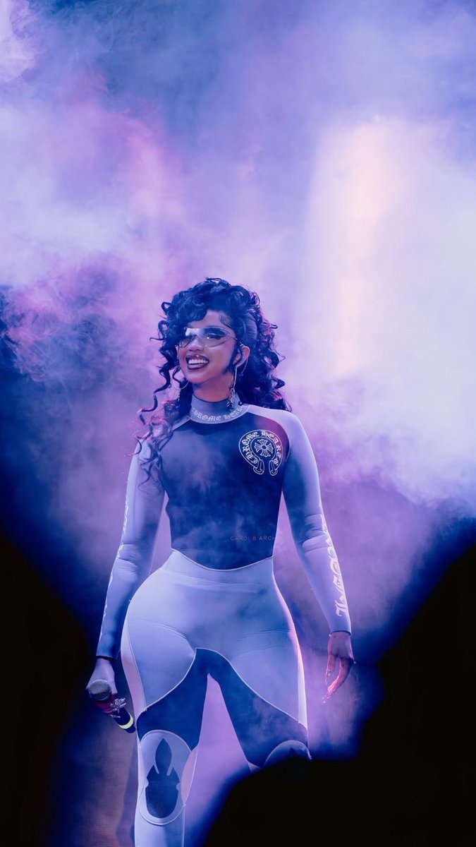 RT @cardibfiles: Cardi B looked amazing at the Rolling Loud Miami last night! https://t.co/o7mwYNxwfz