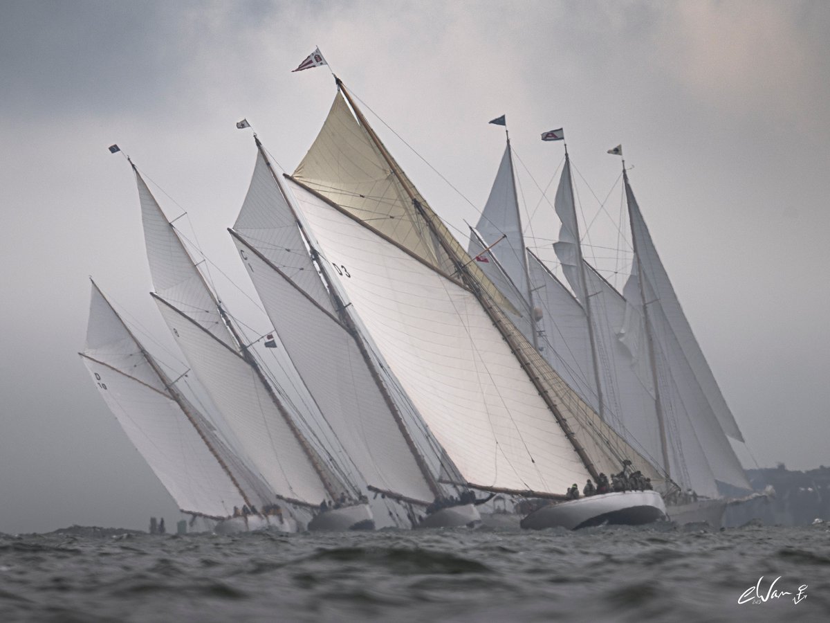 ewan_foto's tweet photo. Juste pour le plaisir...
Bataille navale classique dans le #Solent avec #Tuiga, #Moonbeam4, #LadyAnne, #Mariquita & #Adix !
https://t.co/zO5nGfjC3g ⚓️🇫🇷
#yachting https://t.co/DschsoeWFY