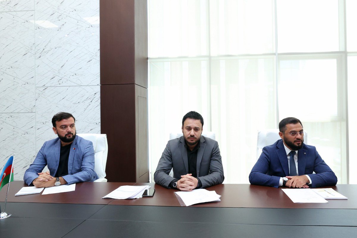 AMF_AZE's tweet photo. Bu gün Azərbaycan Minifutbol Federasiyasının prezidenti Orxan Məmmədov idarə heyətinin üzvləri ilə görüşüb. Görüş zamanı federasiyanın gələcək planları ilə bağlı fikir mübadiləsi aparılıb və müəyyən tapşırıqlar verilib. https://t.co/unGocCWJG0