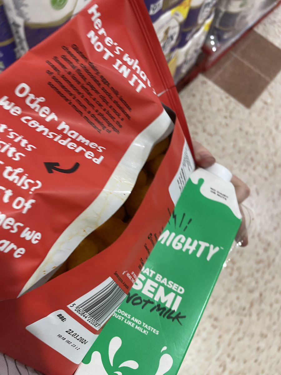 Allo <a href="/cravefreefrom/">Cravefreefrom</a>, excited to try your snacks but they didn’t even wait ‘til I left the shop to show their excitement (they lost their sticky!)

Makes it very hard to wait to snack 😬