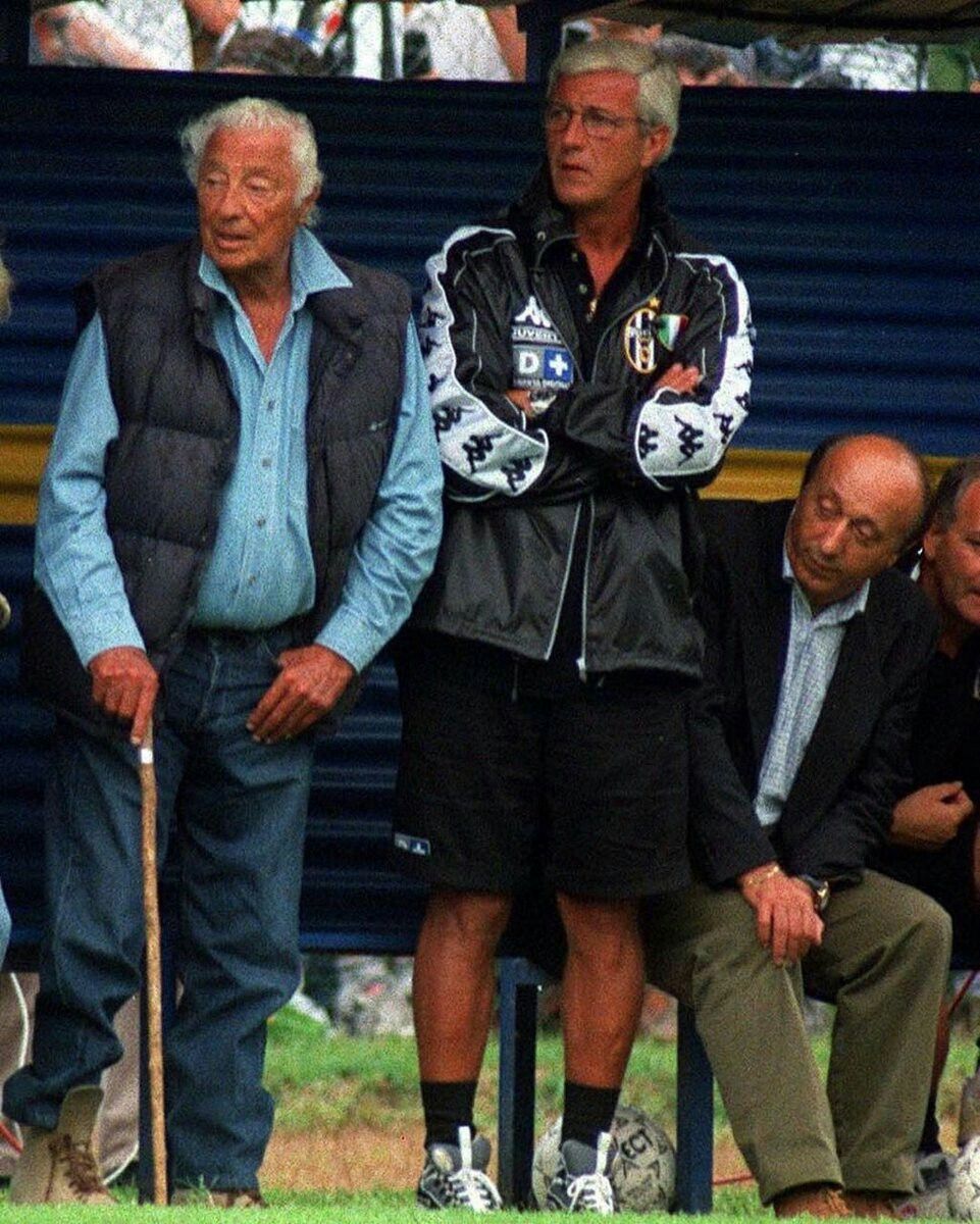 emaxstatman's tweet photo. Juventus — our club, our love, our life! 👊🤍 https://t.co/ZJD6e9kXk8