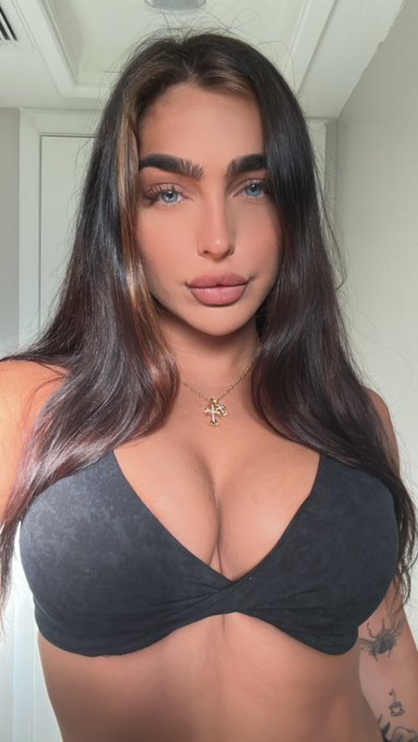 Thick eyebrows > https://t.co/JRTYhBW92F