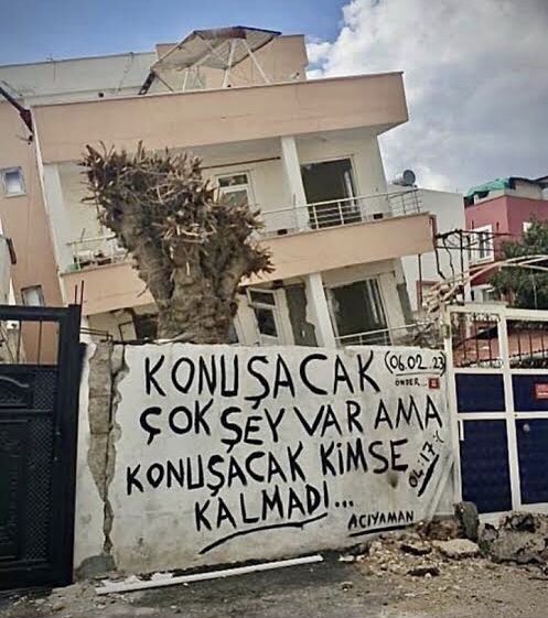 Adıyaman

Kanımla sulandı güzel toprağın,
Canımla kardeşti ovanla dağın,
Hani havan suyun nerede bağın?
Uyan Adıyaman duy Adıyaman…

Körler yüreğimin gördü narını,
Sağır bile duydu ahu zarını,
Unutma toprağım evlatlarını,
Uyan Adıyaman duy Adıyaman…

- Mahmut Cantekin