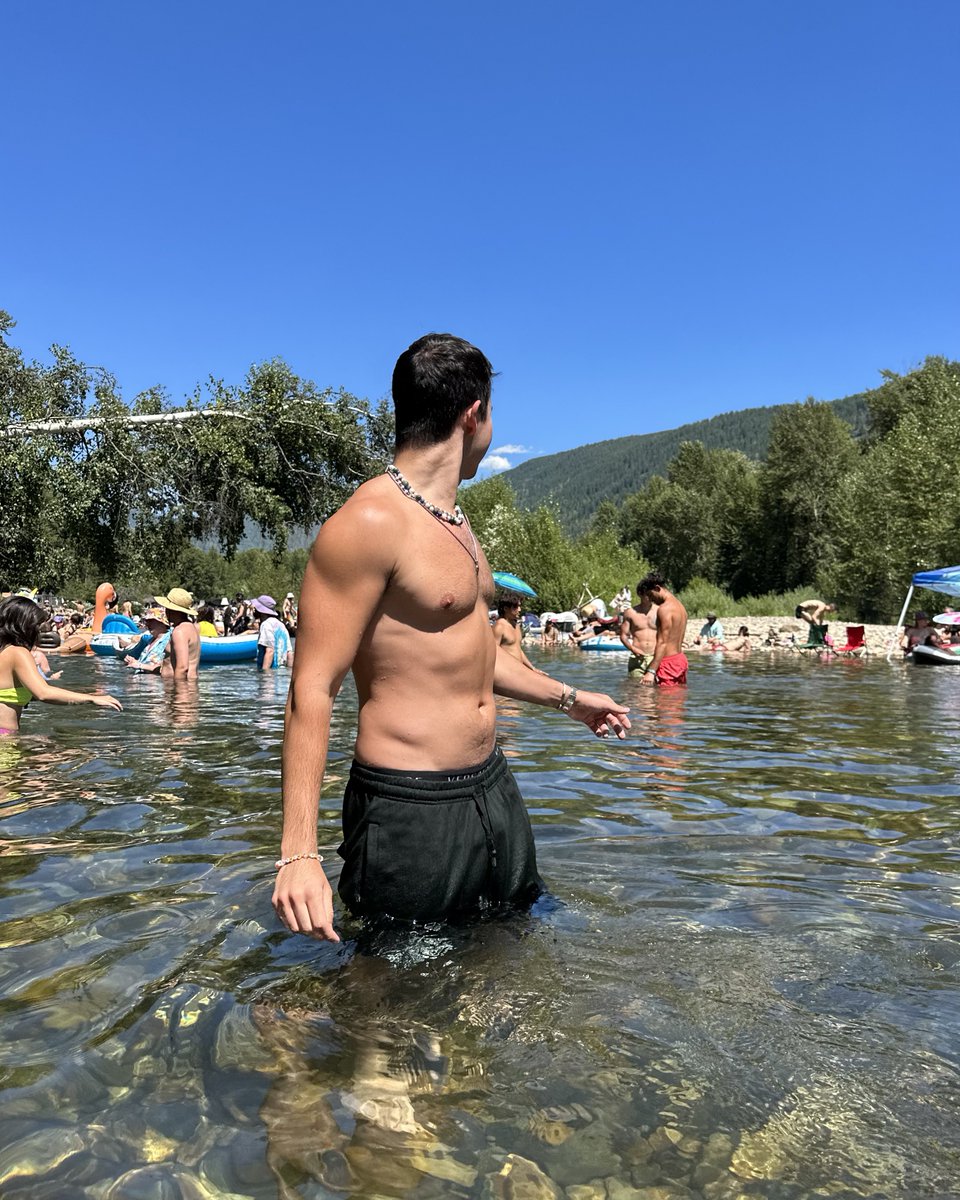 johnsummit's tweet photo. out of office 🌲🍄 https://t.co/c7NmbDulOL