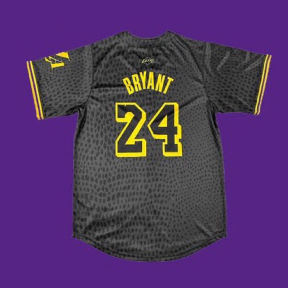 nicekicks's tweet photo. The @Dodgers are giving away exclusive Kobe Bryant Black Mamba jerseys for Lakers Night on September 1 🐍🔥 @MLBLife https://t.co/0XTtBR29sU