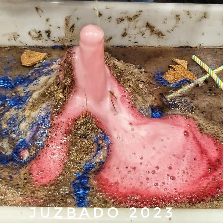 juzbadoayto's tweet image. Geoexperimenta 2023 congrega a los más jóvenes de #Juzbado para descubrir el #magnetismo de la tierra, cómo recrear un #volcán con ingredientes de cocina, realizar una excavación #paleontológica o qué hace falta para disparar un #cohete. #Juzbado2023 #veranoenelpueblo