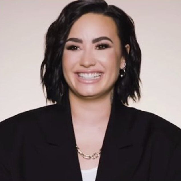 RT @lonelylvato: Demi Lovato is loved
We love you Demi
Demi miracle day
Thanks heavens that you stayed https://t.co/yKJd1eSuIq
