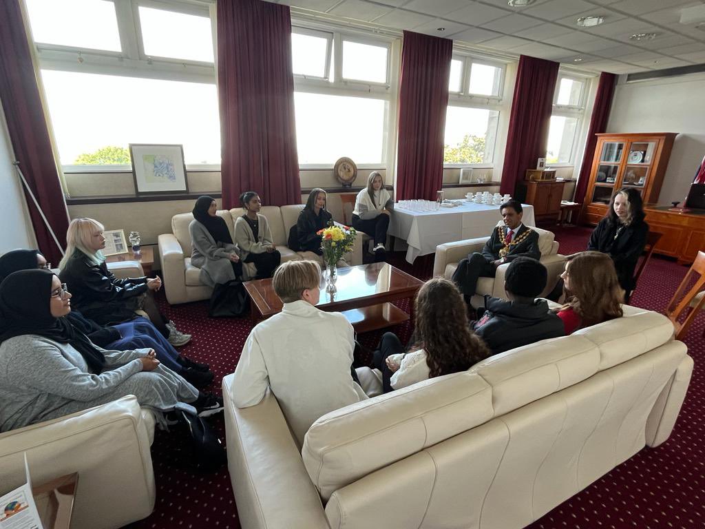 Zahid Chauhan, OBE,FRCGP (@chauhanzahid) on Twitter photo Great to meet another amazing group of young students with <a href="/Youth_Mayor/">Oldham Youth Mayor</a> from Oldham at the start of summer school <a href="/JimfromOldham/">Jim McMahon MP</a> Great Q&A secession and some thought provoking and frank conversations. Great to meet another amazing group of young students with <a href="/Youth_Mayor/">Oldham Youth Mayor</a> from Oldham at the start of summer school <a href="/JimfromOldham/">Jim McMahon MP</a> Great Q&A secession and some thought provoking and frank conversations.