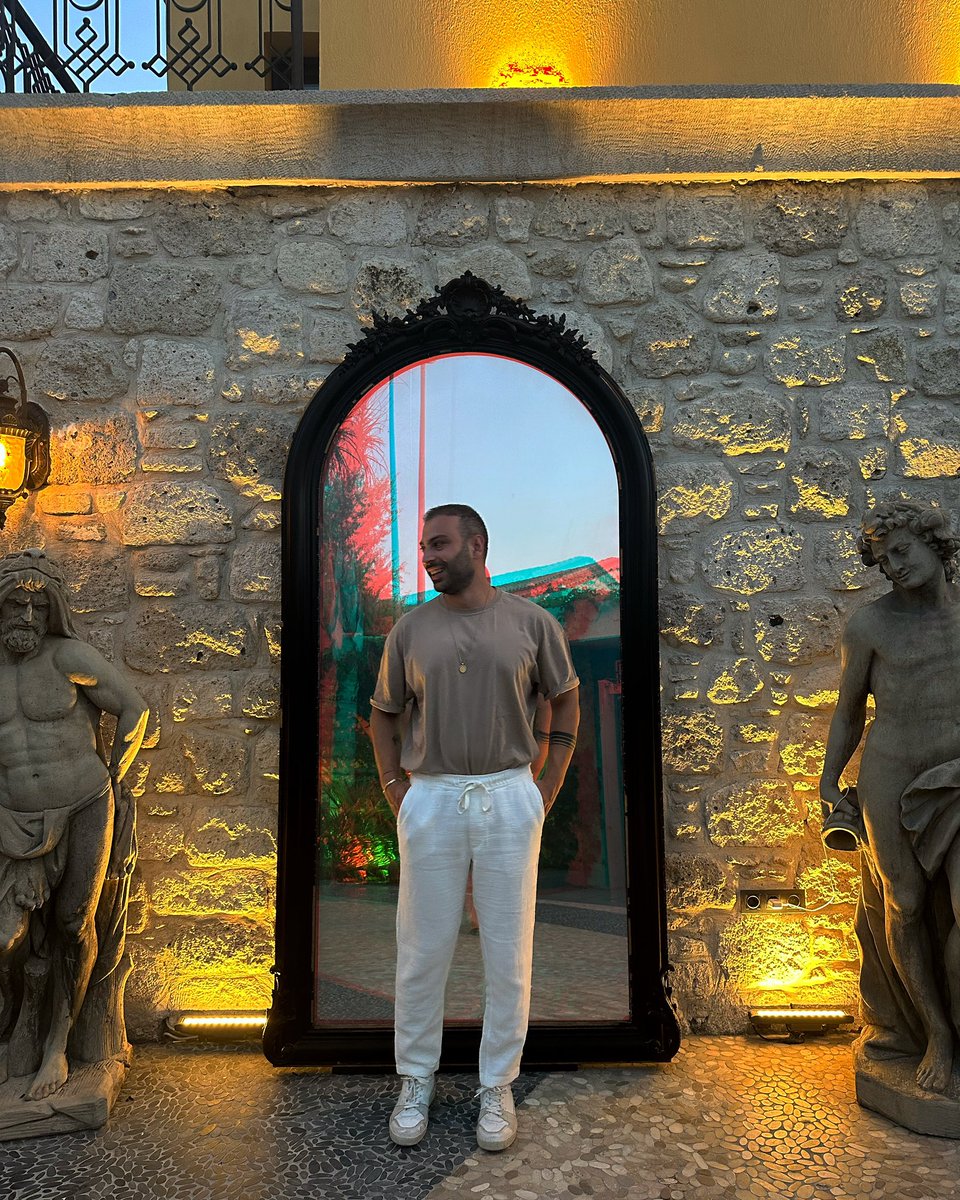 Kendi sınırlarımı keşfettiğim, güzel insanların eşlik ettiği, büyülü anlarla yolumu tamamladığım ne güzel bir yaştı!
Gönül verdiğim, gönülden inanarak yaptığım her şey yerini iyi ki’lere bıraktı.
Yeni bölüm için hazırım. Bu bölümde yer edinen bütün karakterlere teşekkür ederim ❤️