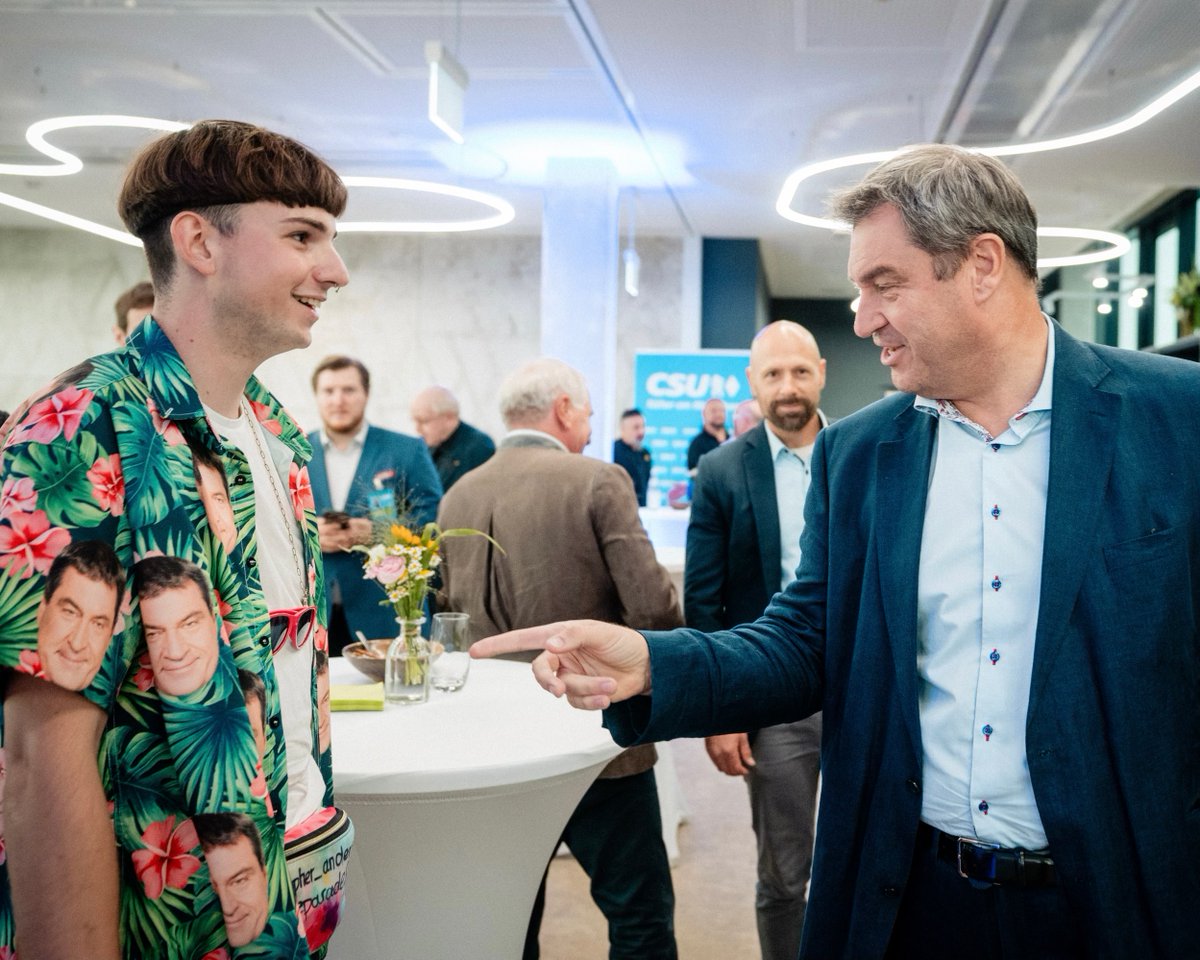Markus Söder (@markus_soeder) on Twitter photo Bezirksparteitag der CSU Augsburg: Herzlichen Glückwunsch an <a href="/VolkerUllrich/">Volker Ullrich</a> zur Wiederwahl als Vorsitzender. Die CSU hat in #Augsburg ein starkes Team: Im Europaparlament, im Bundestag, im Landtag und mit @Eva_K_Weber als Oberbürgermeisterin bringt die CSU die Schwaben-Metropole Bezirksparteitag der CSU Augsburg: Herzlichen Glückwunsch an <a href="/VolkerUllrich/">Volker Ullrich</a> zur Wiederwahl als Vorsitzender. Die CSU hat in #Augsburg ein starkes Team: Im Europaparlament, im Bundestag, im Landtag und mit @Eva_K_Weber als Oberbürgermeisterin bringt die CSU die Schwaben-Metropole