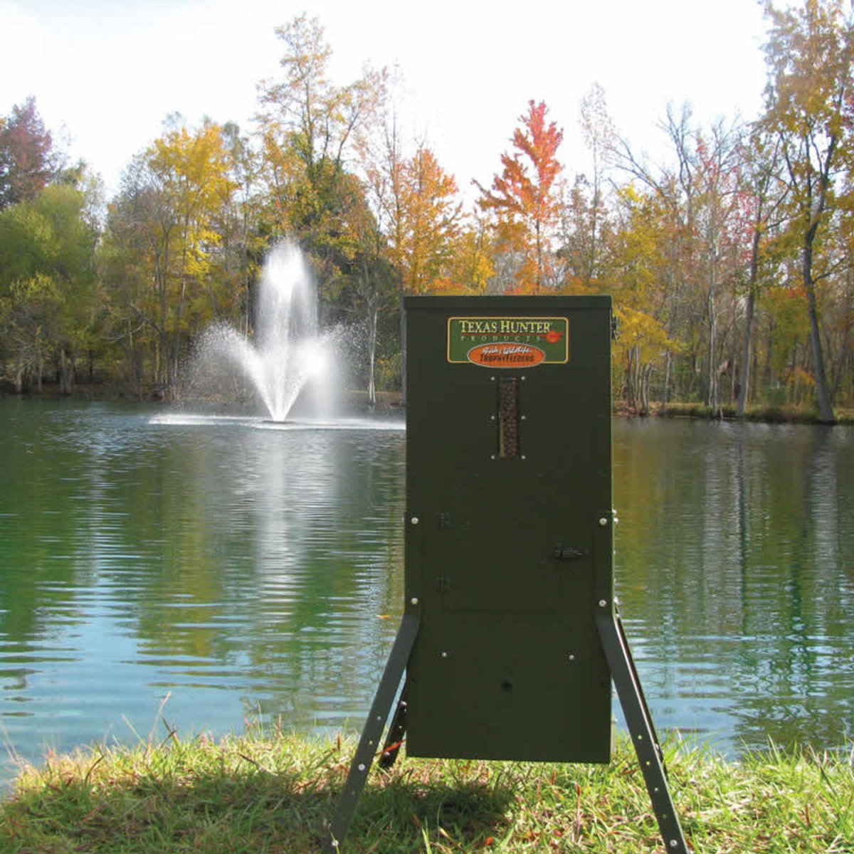 TxHunterProduct's tweet photo. You supply the food, set your timed feedings and let our fish feeders do the rest!

Available in three capacities - 70lbs, 175lbs or 250lbs depending on your needs.

Add a solar panel and never worry about charging the battery. https://t.co/hjMiRfI2cw