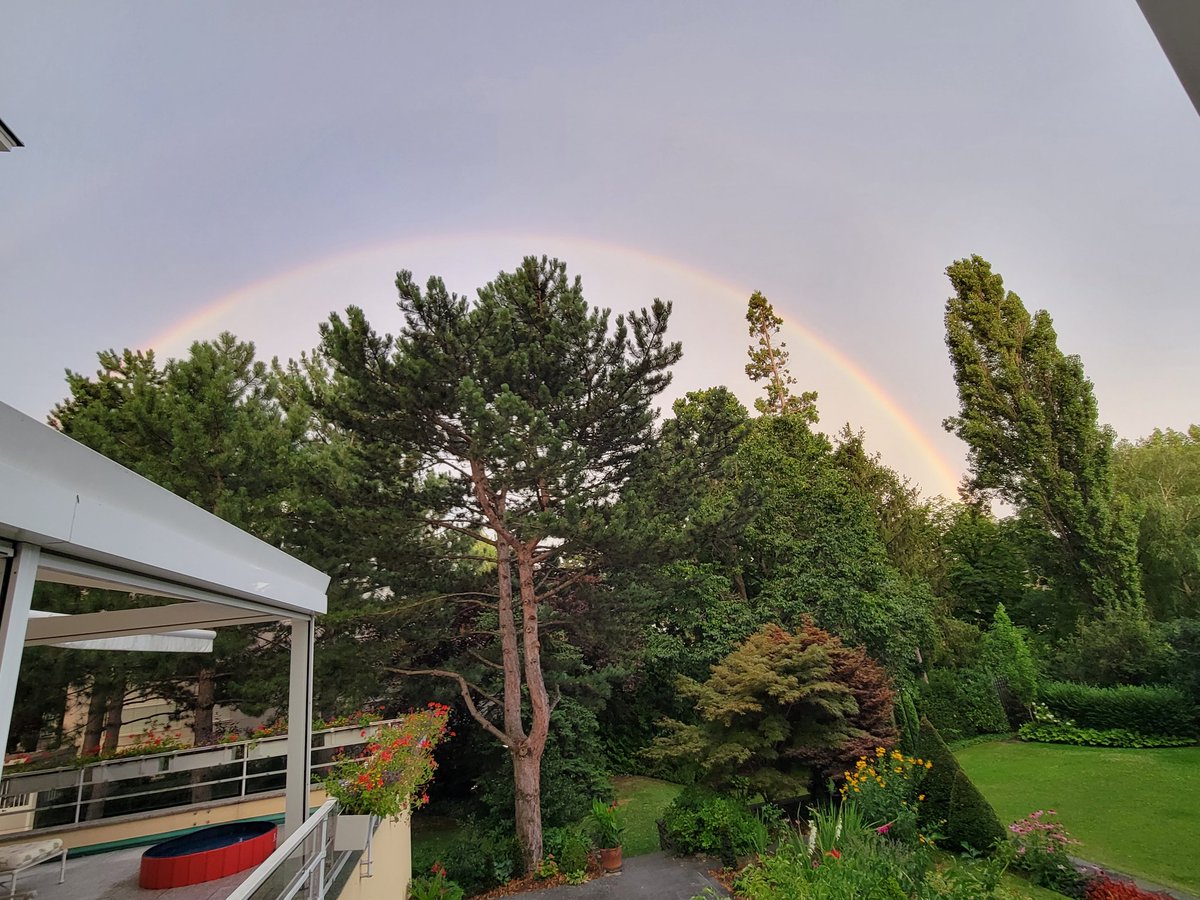 From the #Cherenkov glow to a backyard double rainbow! It's my lucky 🌈 day!