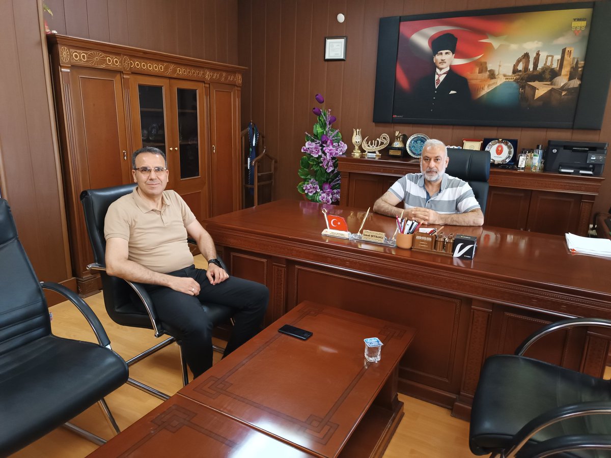 Eski Karabük Üniversitesi Rektör Yardımcısı, 
Harran Üniversitesi Ziraat Fakültesi Bahçe Bitkileri Bölümü Öğretim Üyesi değerli abim Prof.Dr. <a href="/izzet_acar70/">İzzet Açar</a>; 
Bizlere yapmış olduğu nazik ziyaretlerinden dolayı teşekkürlerimi taktim ediyorum.
<a href="/hrumedya/">Harran Üniversitesi</a>