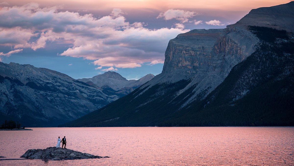 Color is a multifaceted tool that can accomplish anything from drawing the eye to adding emotion. This week, we highlight five photographs that make exceptional use of the colors pink and purple. Read about the images: shorturl.at/uDU38
#portraiture #creativephotography