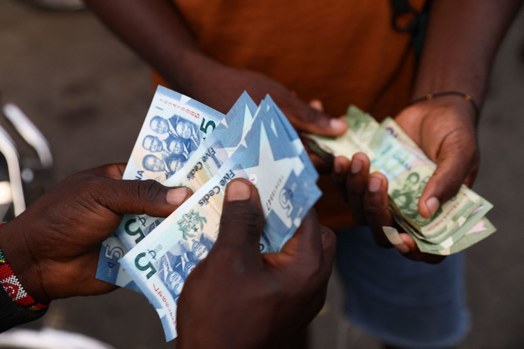 BBCAfrica's tweet photo. Ghana’s Central Bank has increased key interest rates to 30% to curb the country's soaring inflation. The country has been grappling with a cost of living crisis, huge public debts and inflation which is currently over 42%.

https://t.co/agmez9GREf https://t.co/CneiEp0tes