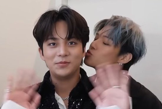 آفرین وویونگ تمام سعیت رو بکن هرروز ببوسیش✨