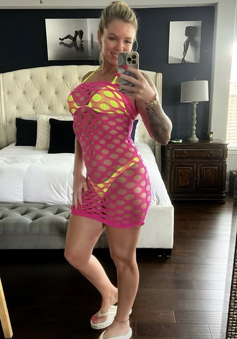 Is this family waterpark appropriate? 😜 https://t.co/mfWIrN7amo