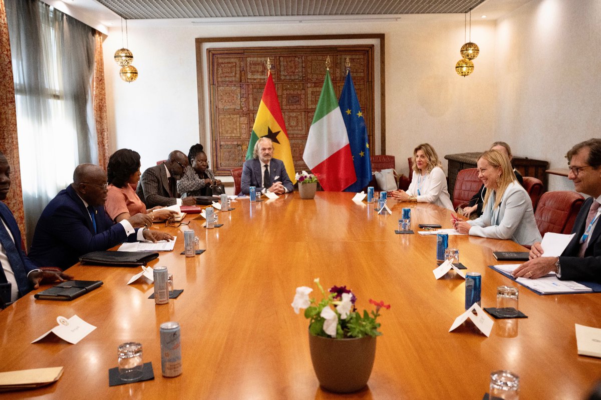 GiorgiaMeloni's tweet photo. Per tre giorni Roma diventa la Capitale mondiale della sicurezza alimentare: una scelta che onora il tradizionale impegno dell'Italia in questo ambito. Lieta di aver dato il benvenuto agli ospiti del secondo Vertice sui sistemi alimentari delle Nazioni Unite. #UNFSS2023