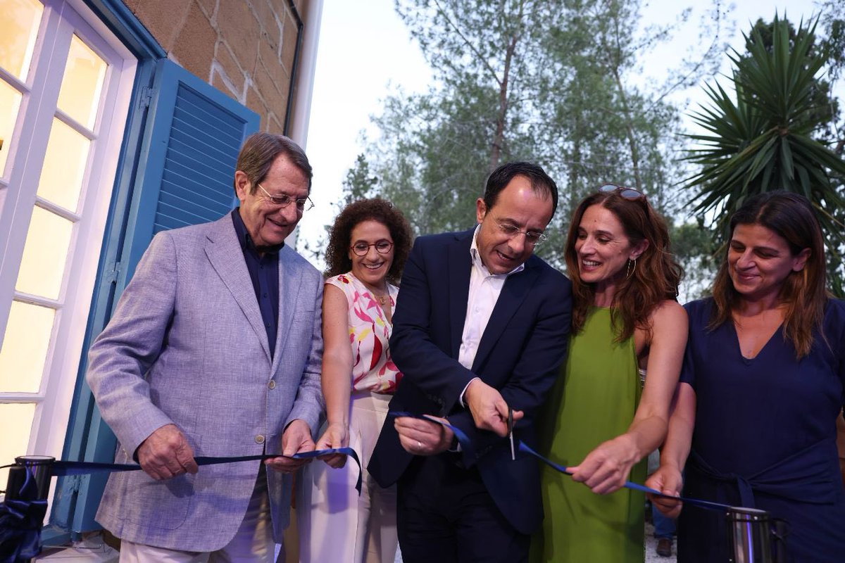 CYpresidency's tweet photo. Εγκαίνια του  «Κέντρου Στήριξης και Θεραπείας Ενηλίκων ατόμων που έχουν υποστεί σεξουαλική κακοποίηση και εκμετάλλευση στην παιδική τους ηλικία» “Νήμα”  

Η σεξουαλική κακοποίηση, η σεξουαλική βία δεν μπορεί να έχει καμία θέση στην κοινωνία μας. 

Η ιδέα δημιουργίας του Κέντρου προέκυψε μέσα από την πολυεπίπεδη και αξιόλογη δράση του Συμβουλίου «Φωνή» και μετά από εισήγηση της Πρόεδρου του, της κυρίας Αναστασίας Παπαδοπούλου, ενώ η απόφαση για τη λειτουργία του λήφθηκε από την προηγούμενη κυβέρνηση.

«Η σημερινή μέρα αποτελεί ορόσημο στον κοινό μας στόχο για προαγωγή της ψυχοσωματικής υγείας και στήριξης των συνανθρώπων μας που χρειάζονται βοήθεια αφού εγκαινιάζουμε την πρώτη δομή που παρέχει ψυχολογική στήριξη και θεραπεία σε ενήλικα άτομα που έχουν υποστεί σεξουαλική κακοποίηση στην παιδική τους ηλικία και στις οικογένειές τους. 

Η λειτουργία του Κέντρου αναγνωρίζει, ταυτόχρονα, ότι η αντιμετώπιση και καταπολέμηση της σεξουαλικής κακοποίησης και εκμετάλλευσης παιδιών δεν αφορά μόνο στα άτομα που τη βιώνουν άλλα έχει σημαντικές αλληλεπιδράσεις και αρνητικές επιπτώσεις και αποτελέσματα για την κοινωνία μας ευρύτερα. Στο πλαίσιο αυτό, το Κέντρο θα υλοποιεί δράσεις που αφορούν, πέραν της στήριξης των ατόμων, στην πρόληψη όσο επίσης και στην καταπολέμηση του φαινομένου».

➡️ https://t.co/RYm8kfzH5k
