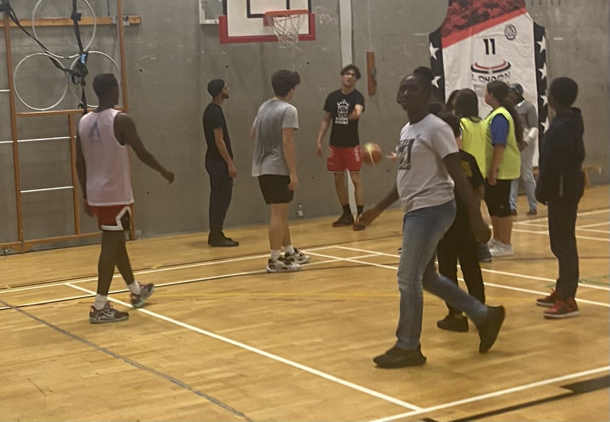 CoachMatthewsUK's tweet photo. Love running community camps in Brent with @CapitalTitans only made better when the @londonelite5 players
Come down between heading off to international opportunities to help out https://t.co/3XztNJ5C30
