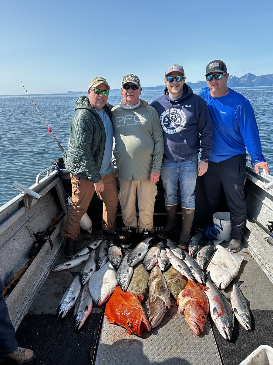 AK_KINGER's tweet photo. Hell of a day on the water! #ResurrectionBay https://t.co/Nz5pu4mCYm