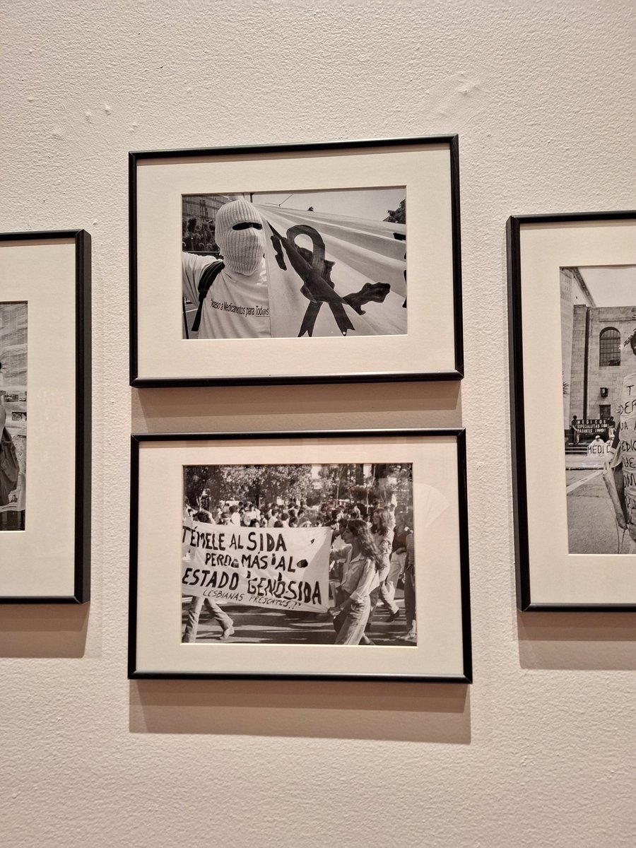therobanda's tweet photo. Ayer terminó la exposición #PositivoNegativo en el @cimagen, la cual mostraba un acervo de registro sobre la lucha del sida, y posteriormente el VIH en nuestro país. El parecido y el reflejo con la lucha actual es inminente. Esto aún no se termina... #StopAidsNow https://t.co/ffFcyDJGmN