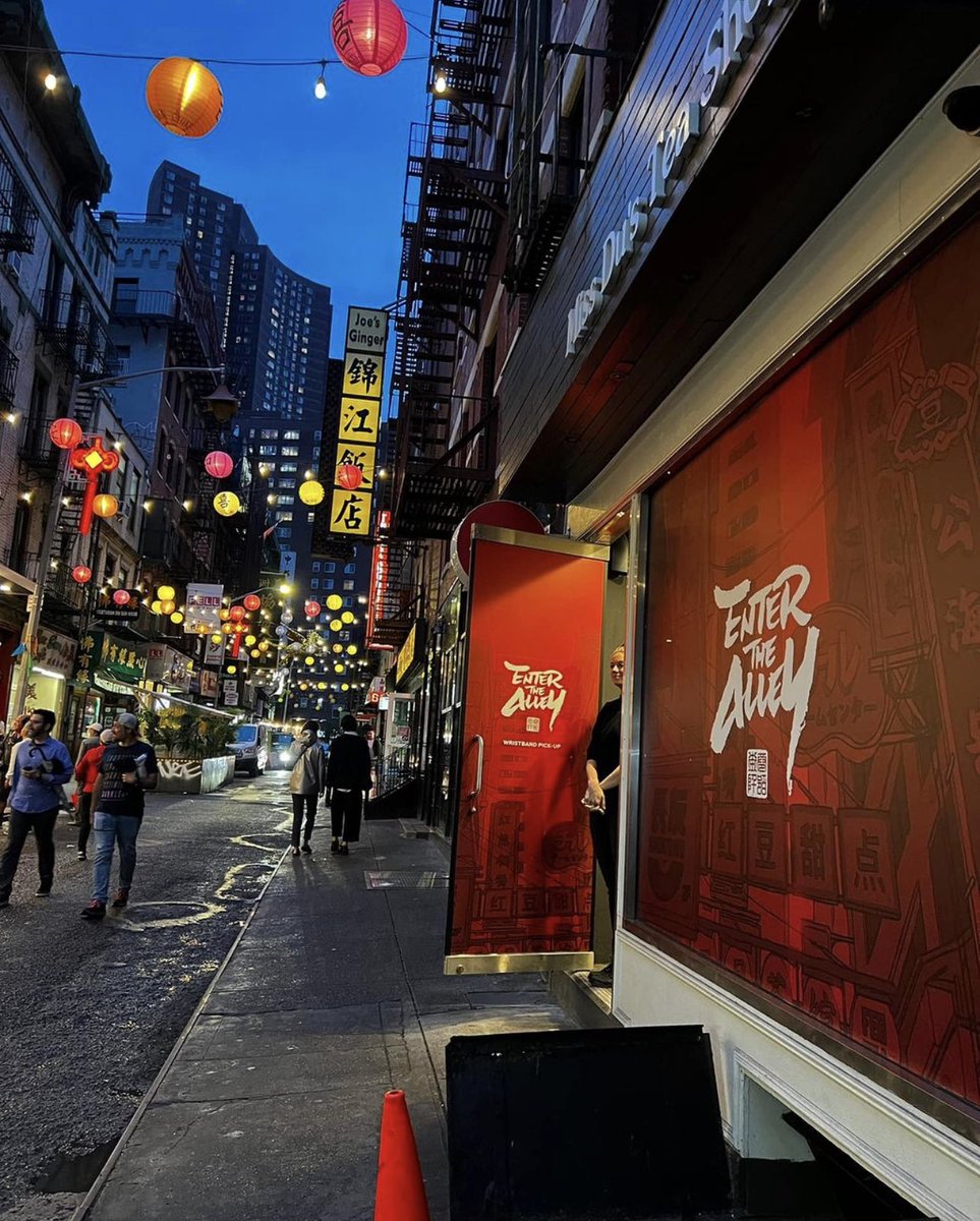 huntclubhero's tweet image. It’s not what a project does, but how it makes you feel.

I can see @Azuki shedding this corporate skin, and getting back to its roots; the vibe, the culture, the excitement.

The revolution.