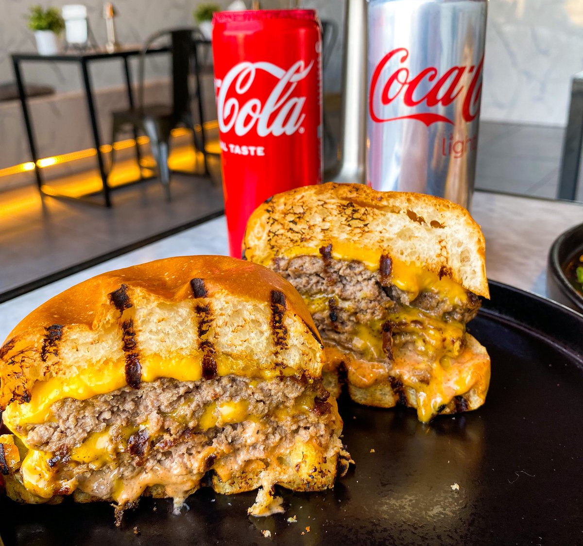 🍔 البرجر المثالي 180 جرام 🍖 فما فوق غير هالكلام دبلها دبلها دبلها… هذي جولي من جولي برجر  130 جرام ودبلتها صارت 260 😍
سعرها الأساسي 23 ريال و إضافة الشريحة ب 8 ريال 👌🏻
📍  maps.app.goo.gl/guVAyajDMdjysZ…

🛵: <a href="/JahezApp/">جاهز</a> <a href="/HungerStation/">HungerStation | هنقرستيشن</a> @TheChefz_ <a href="/AppMrsool/">مرسول</a> 
🍔اعلان للمفترسين🍖