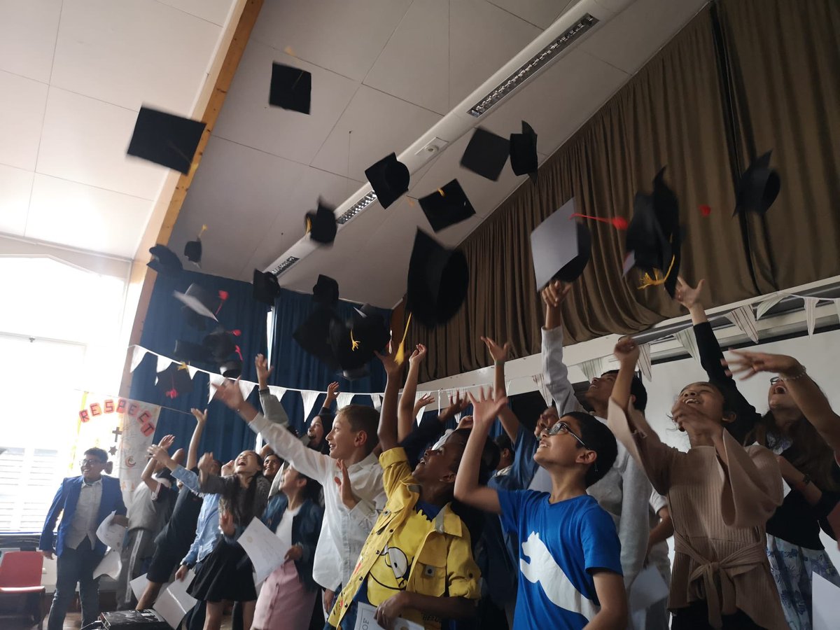 An amazing Y6 graduation. The children read out their speeches brilliantly - with great clarity and confidence. It really expressed the special memories they have had at St Paul’s. We wish them all much luck and success at their future secondary schools.