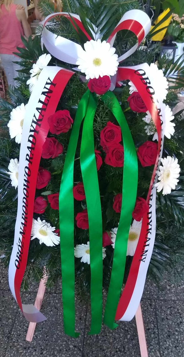 kaczmarkiewicz's tweet photo. Nie na każdy wyjazd jedzie się z przyjemności. 
Dziś pożegnaliśmy w Staszowie, naszego byłego Rzecznika Prasowego, byłego członka Zarządu Głównego ONR, doskonałego publicyste, kol. Witka Stefanowicza "Stefana".

Żegnaj Bracie! 
Życie i Śmierć dla Narodu! https://t.co/C65BdB7cZW