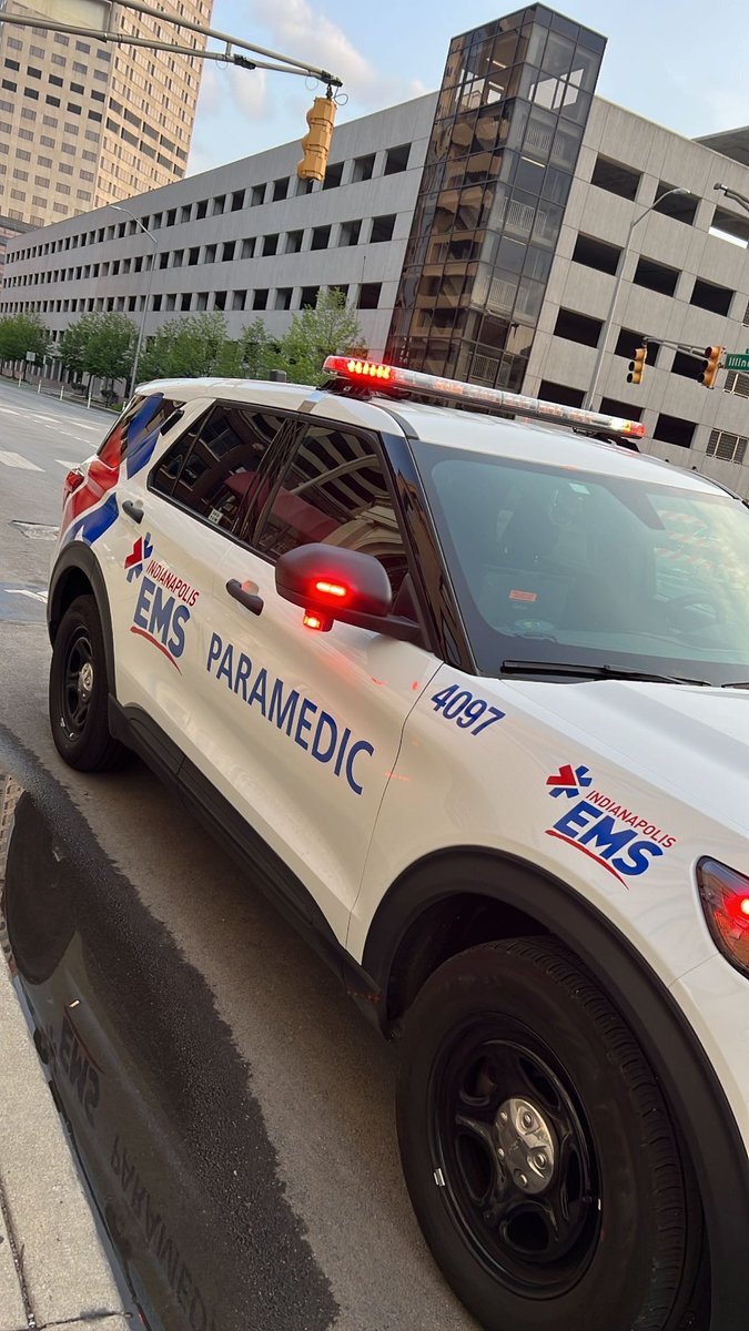 Spent last night out with <a href="/IndianapolisEMS/">Indianapolis EMS</a> district medic — one of the many opportunities we have at @IUSMEmergMed! 

Always fun working with our out-of-hospital team. <a href="/IUEMSDivision/">IU Division of Emergency Medical Services</a> <a href="/IFD_NEWS/">Indianapolis Fire Department 🚒</a>
