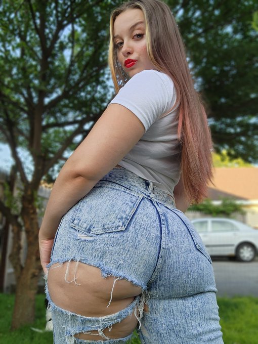 JuicyMilaJoyce’s pics and videos