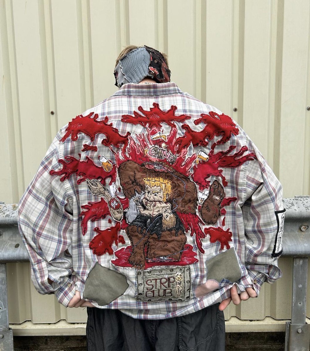 ScumbagMagazine's tweet photo. Meet Threadrick Couler. He makes amazing 1of1 custom sewn pieces. He literally illustrates with thread to make some crazy unique apparel and art. Go give him a follow on Instagram, he is constantly dropping 🔥 https://t.co/Lb16tc1Bkf