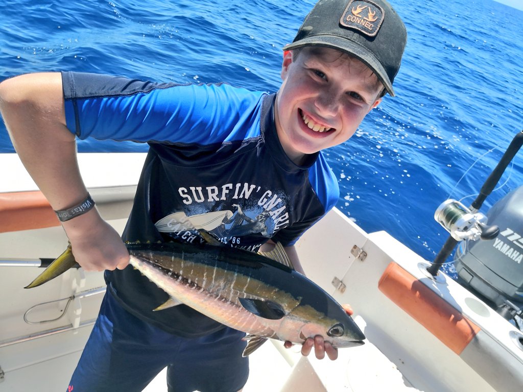 andres_brenes's tweet photo. A veces para sacar una gran sonrisa no se ocupa un gran pez si no un gran momento.
🐠 🎣 🚤
#KidsFishing #AtunTICO #CostaRica #YoSoyGarabito https://t.co/rvWHGdVach