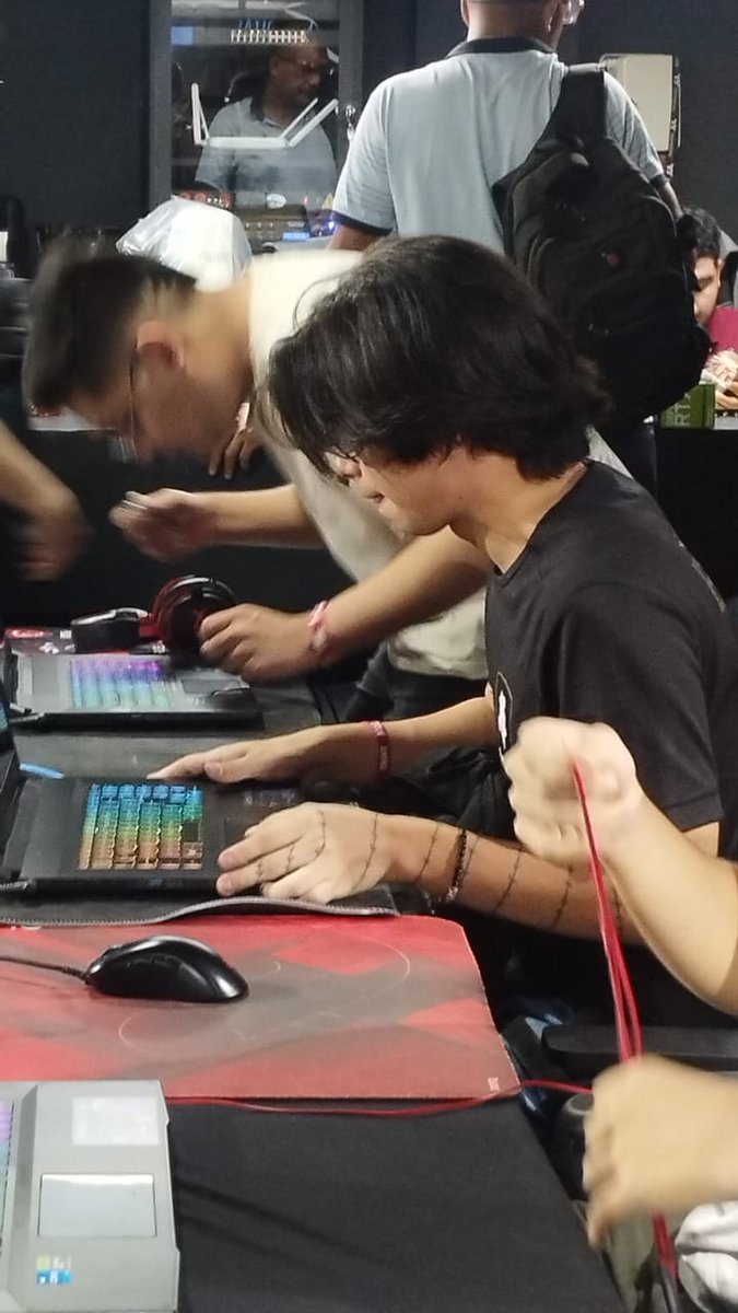 Estaremos compitiendo en el hub.😋

Muchas gracias @Stigmantv por la invitación 🫣
 
Hace poco fuimos campeones de un torneo presencial en Cali 🇨🇴