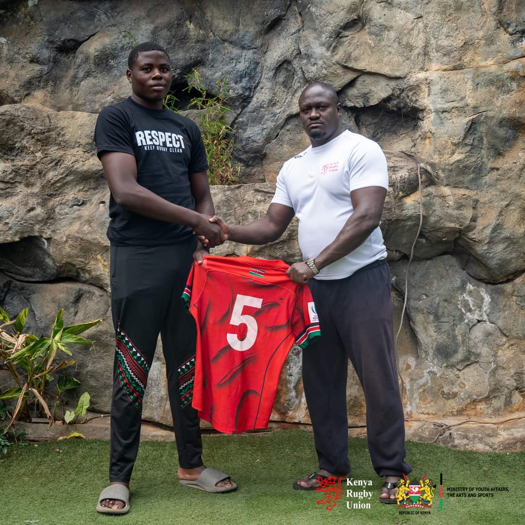 Kenya U20 Shirt presentation ahead of their match against Hong Kong China U20. 
#WorldRugbyU20s
#KeepRugbyClean
@AbabuNamwamba
@LoyrdA
@OfficialKRU 
@WorldRugby 
#LetsGoChipu
#WorldRugbyU20s
#RugbyNaSherehe
#TalantaHela
#AbabuNaKazi https://t.co/76uEPjRVy4