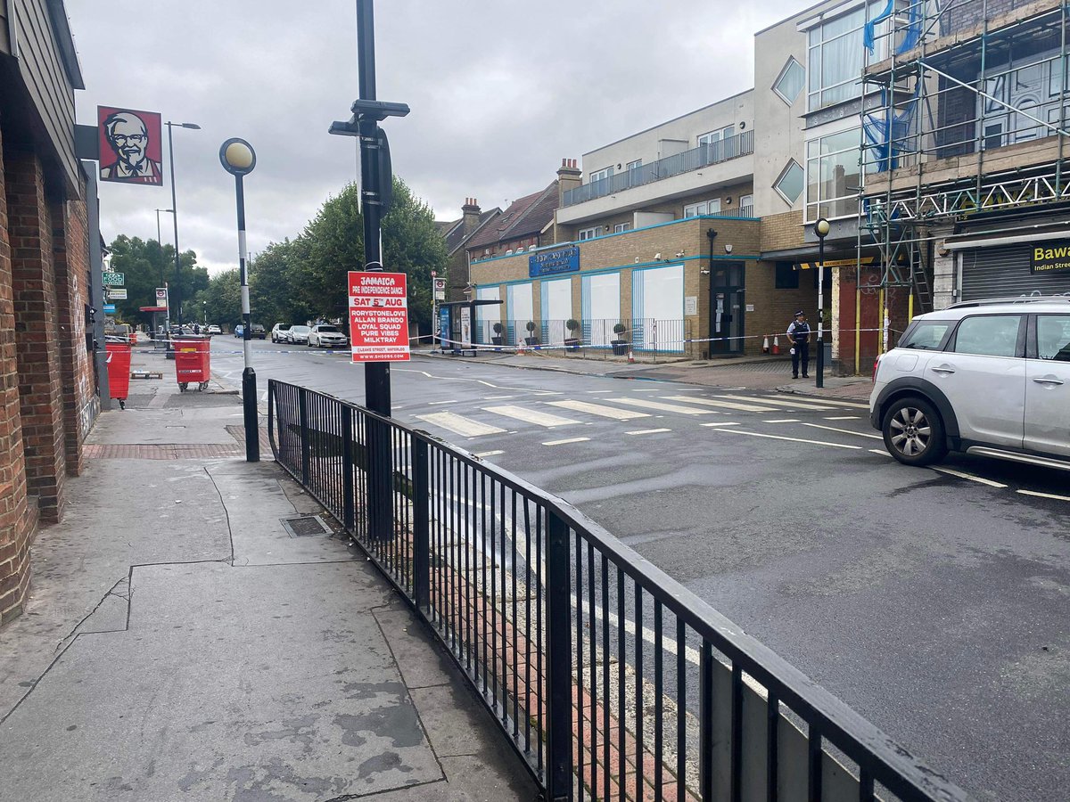A 17-year-old boy was stabbed in the leg and a man in his mid 70s suffered slash wounds after an altercation in on Brigstock Rd, Thornton Heath. Both have non life-threatening injuries. Both have been arrested on suspicion of GBH, affray and possession of an offensive weapon.