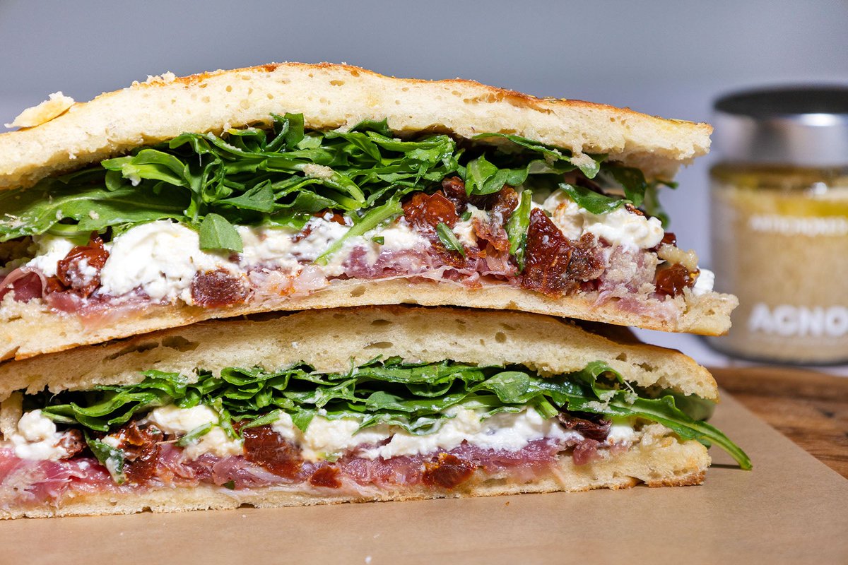 We're still OBSESSED with the sandwich Giada created with LA Italian-style Deli Ggiata! Here's how you can enjoy it at home!
ow.ly/kbLO50PiFij