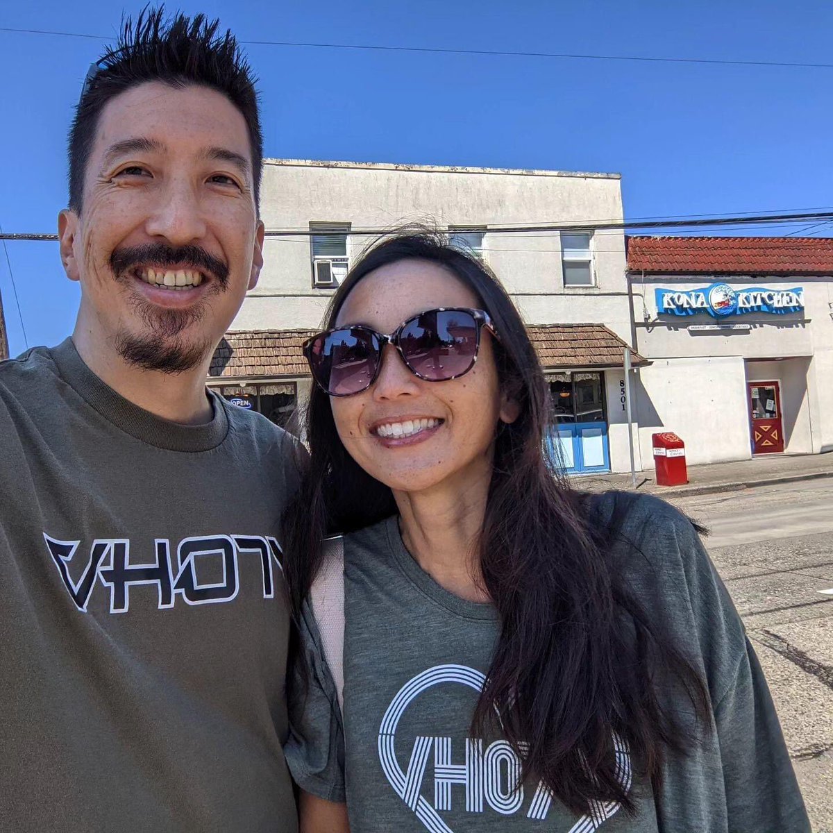 Don’t forget to come shop for VHO7V gear at Kona Kitchen Seattle from 4-7pm today! Share the aloha! 🤙 Kona Kitchen 8501 5th Avenue NE Seattle, WA 98115 @vh07v @konakitchen #VH07V #konakitchen #ALOHA #LiveAloha #MadeInHawaii #SupportLocal #Hawaii